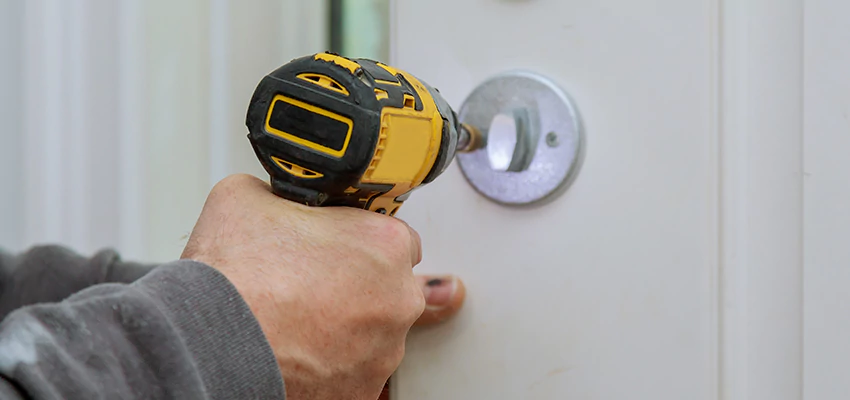 Street Locksmith For Smart Lock Repair in Tulare, CA